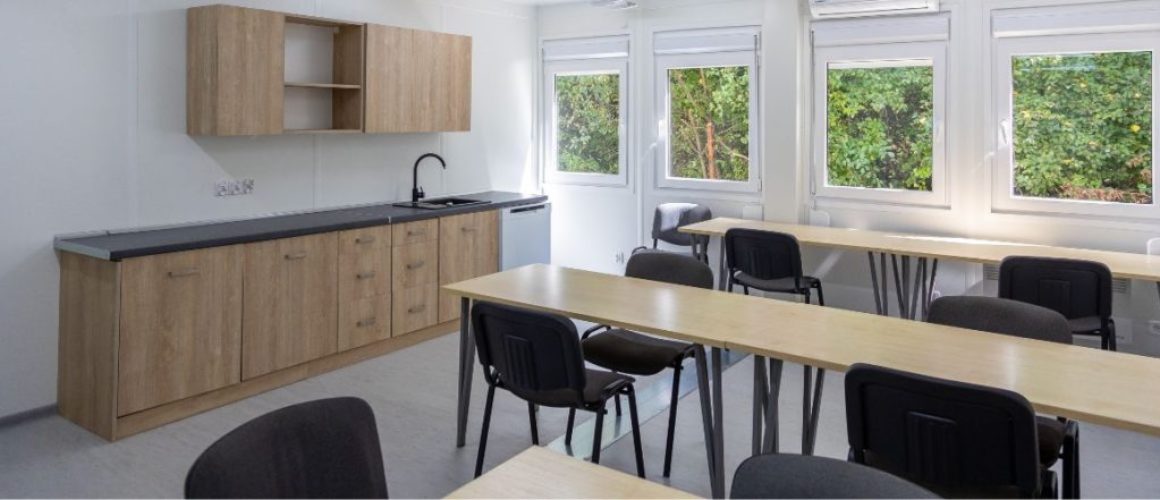 Konteineriai potvynių aukoms ir humanitarinei pagalbai